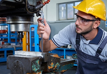 Male Quality Control Specialist Fixing Machine