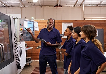6 Easy Ways to Land a Manufacturing Job