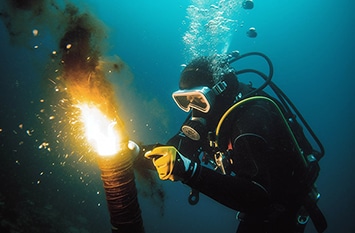 How to Become an Underwater Welder